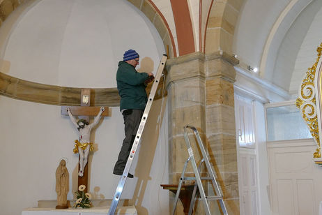 Neue Altarbeleuchtung in der Weingartenkapelle